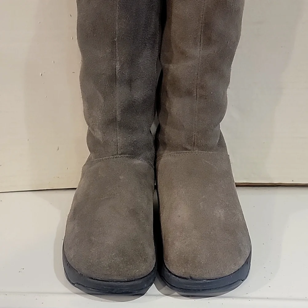 SKECHERS GRAY‎ TONE-UP BOOTS (sz 8)